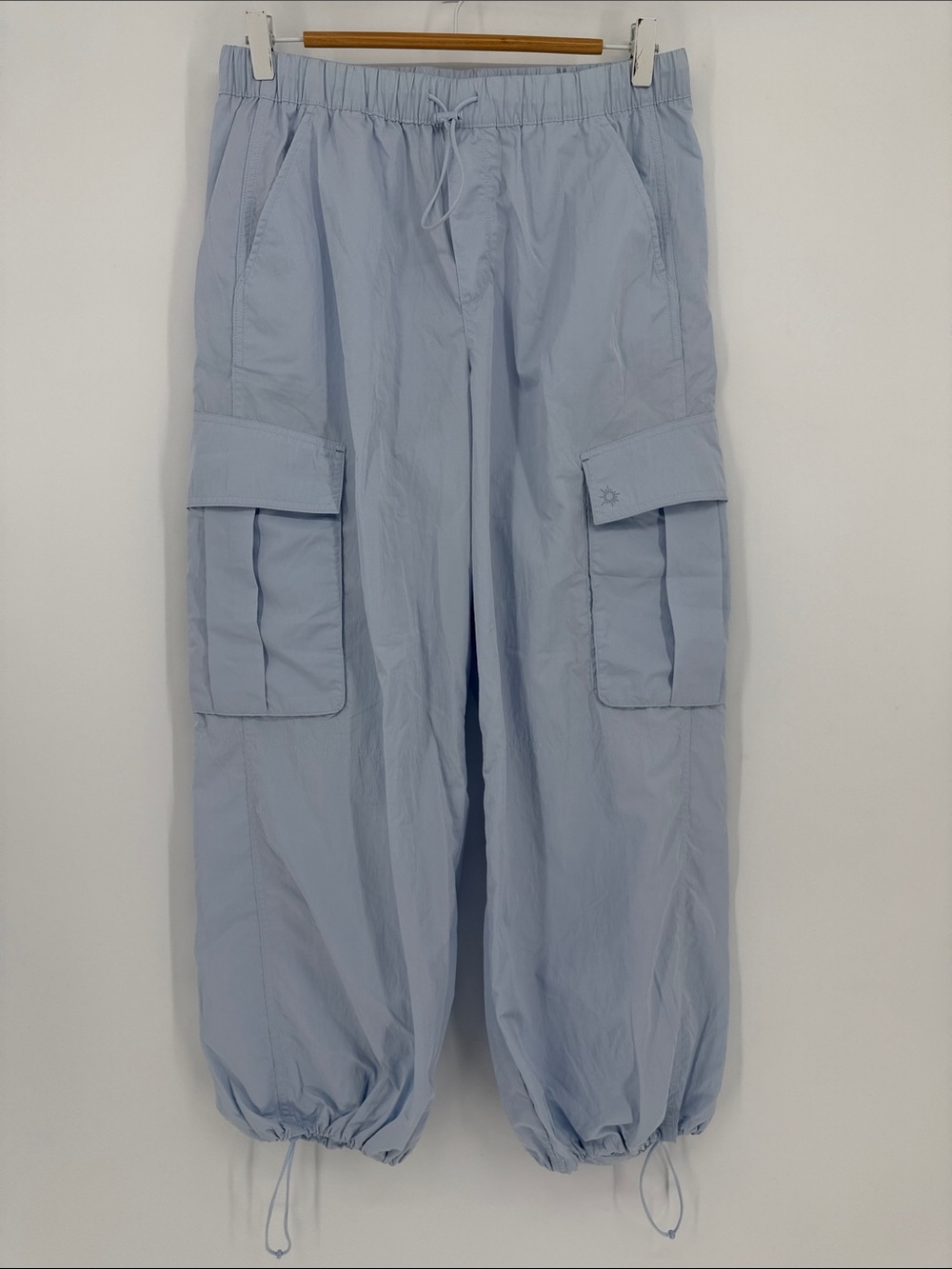 OFFLINE by Aerie Cargo Parachute Pants NWT Light‎ Blue Size Medium Short 27”